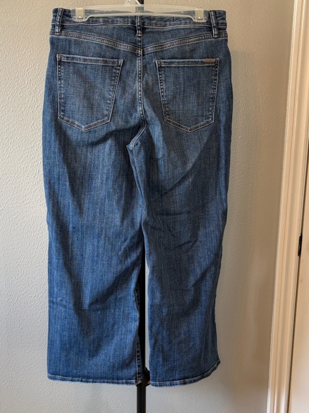 White House Black Market WHBM High Rise Wide Leg Crop Jeans Women’s 8 Short - Picture 3 of 8